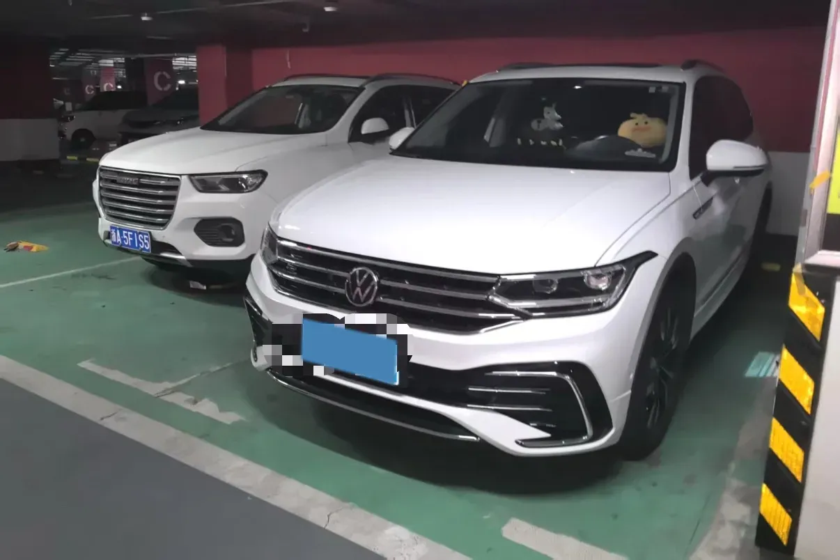 2024 Volkswagen Tiguan L 2.0T 186HP L4 7DCT,autocango,china used car exporter,china ev exporter,chinese used car exporter,chinese used ev exporter