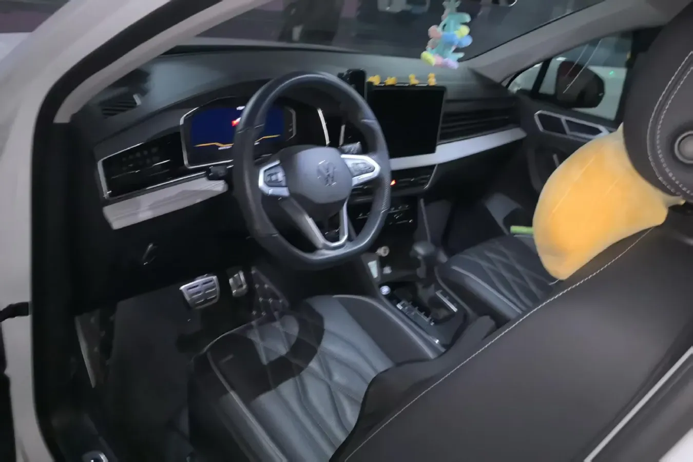 2024 Volkswagen Tiguan L 2.0T 186HP L4 7DCT,autocango,china used car exporter,china ev exporter,chinese used car exporter,chinese used ev exporter