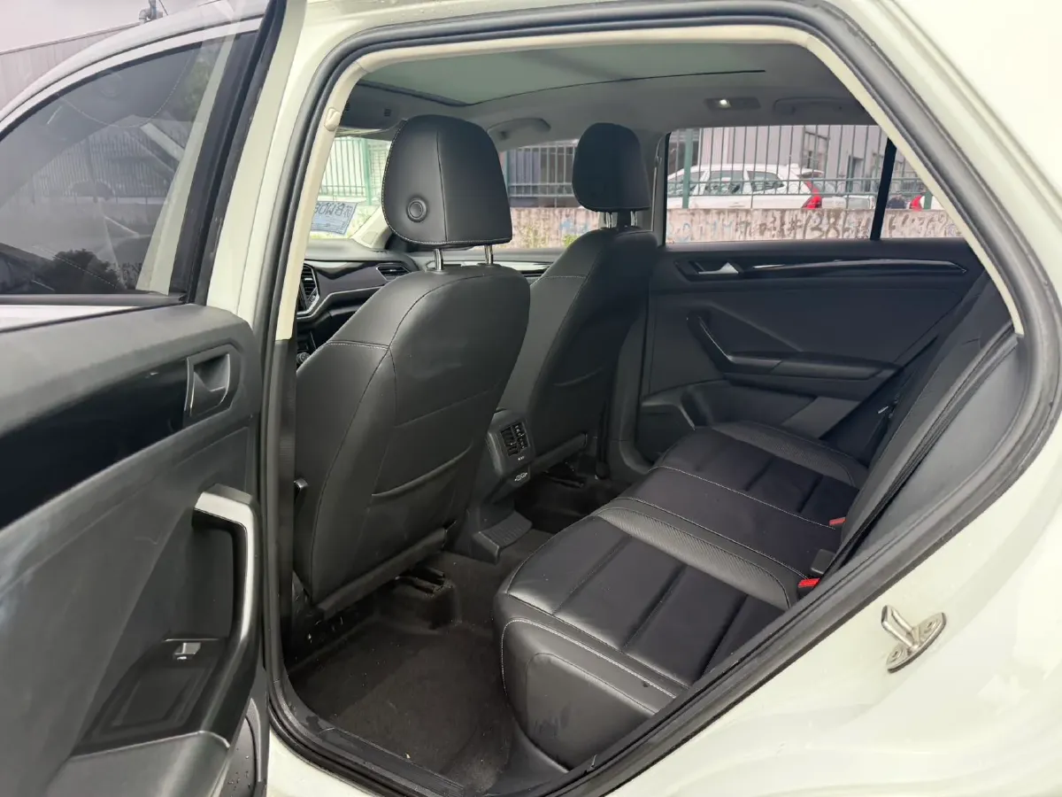 2019 Volkswagen T-Roc 1.4T 150HP L4 7DCT,autocango,china used car exporter,china ev exporter,chinese used car exporter,chinese used ev exporter