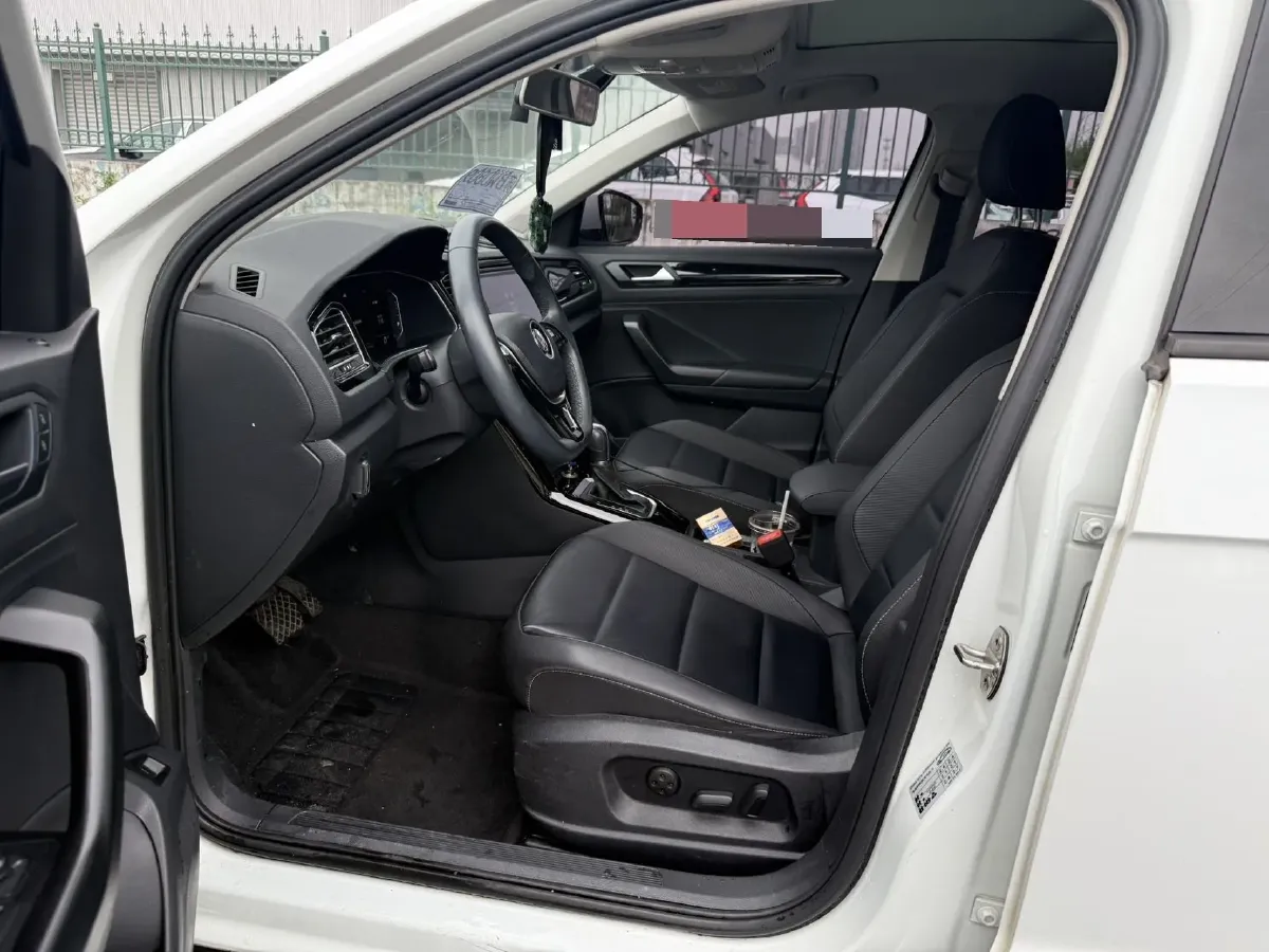 2019 Volkswagen T-Roc 1.4T 150HP L4 7DCT,autocango,china used car exporter,china ev exporter,chinese used car exporter,chinese used ev exporter