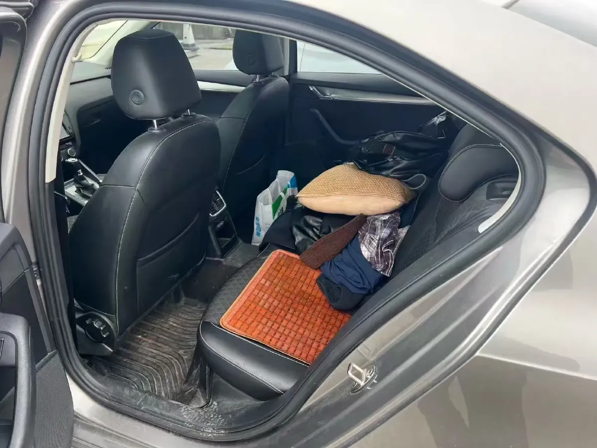 2019 Skoda Octavia 1.5L 116HP L4 6AT,autocango,china used car exporter,china ev exporter,chinese used car exporter,chinese used ev exporter