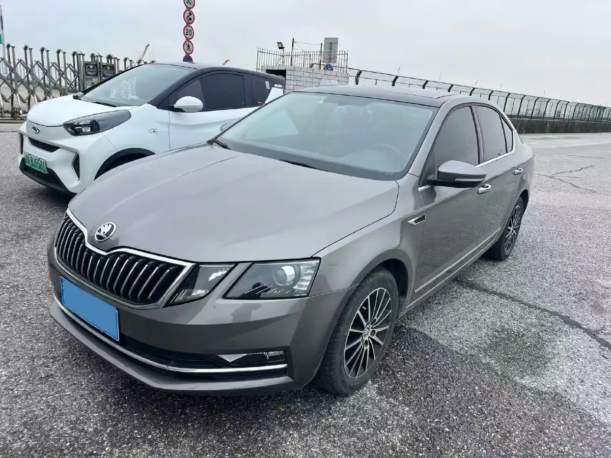 2019 Skoda Octavia 1.5L 116HP L4 6AT,autocango,china used car exporter,china ev exporter,chinese used car exporter,chinese used ev exporter