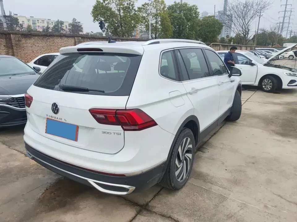 2023 Volkswagen Tiguan L 1.5T 160HP L4 7DCT,autocango,china used car exporter,china ev exporter,chinese used car exporter,chinese used ev exporter