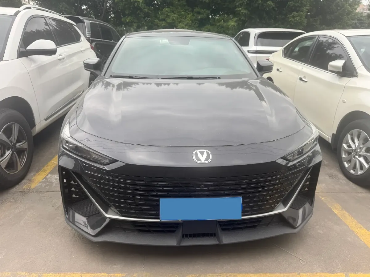 2022 ChangAn UNI-V 1.5T 188HP L4 7DCT,autocango,china used car exporter,china ev exporter,chinese used car exporter,chinese used ev exporter