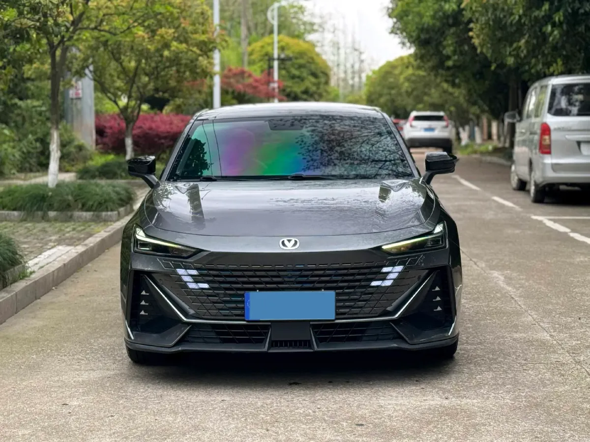 2022 ChangAn UNI-V 1.5T 188HP L4 7DCT,autocango,china used car exporter,china ev exporter,chinese used car exporter,chinese used ev exporter