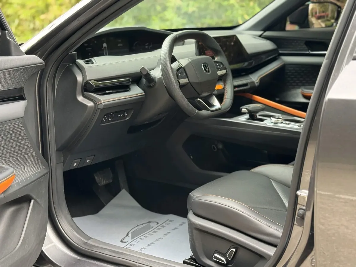 2022 ChangAn UNI-V 1.5T 188HP L4 7DCT,autocango,china used car exporter,china ev exporter,chinese used car exporter,chinese used ev exporter