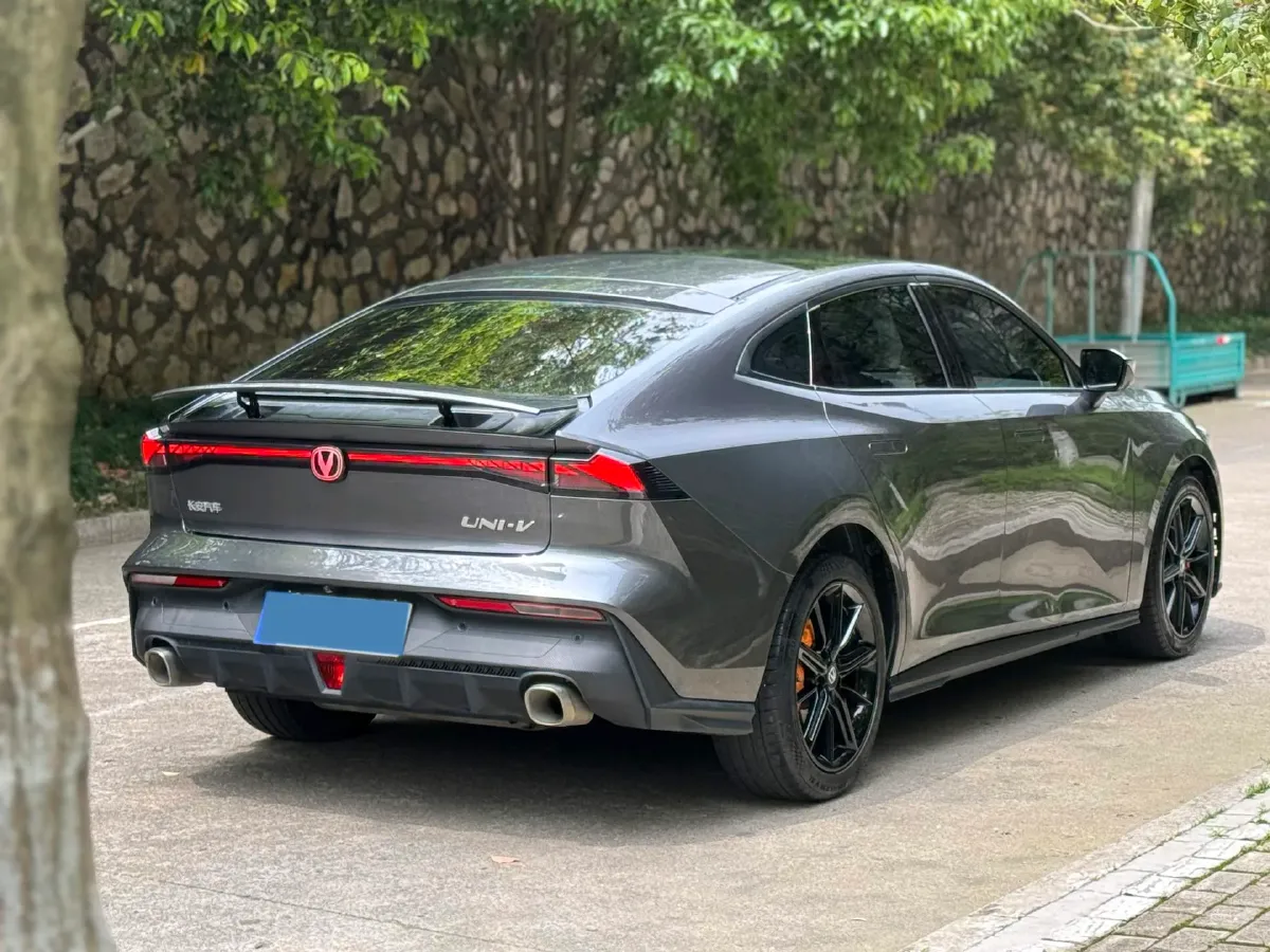 2022 ChangAn UNI-V 1.5T 188HP L4 7DCT,autocango,china used car exporter,china ev exporter,chinese used car exporter,chinese used ev exporter