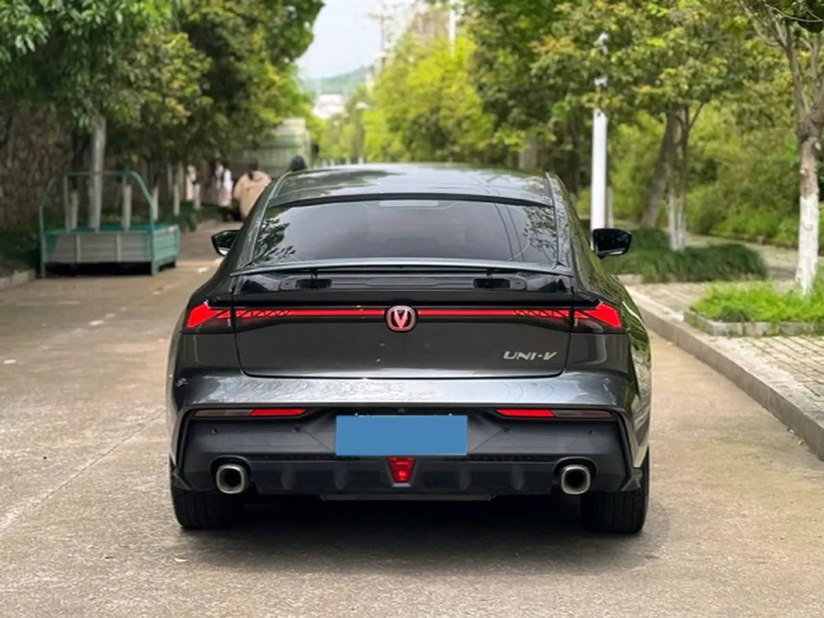 2022 ChangAn UNI-V 1.5T 188HP L4 7DCT,autocango,china used car exporter,china ev exporter,chinese used car exporter,chinese used ev exporter