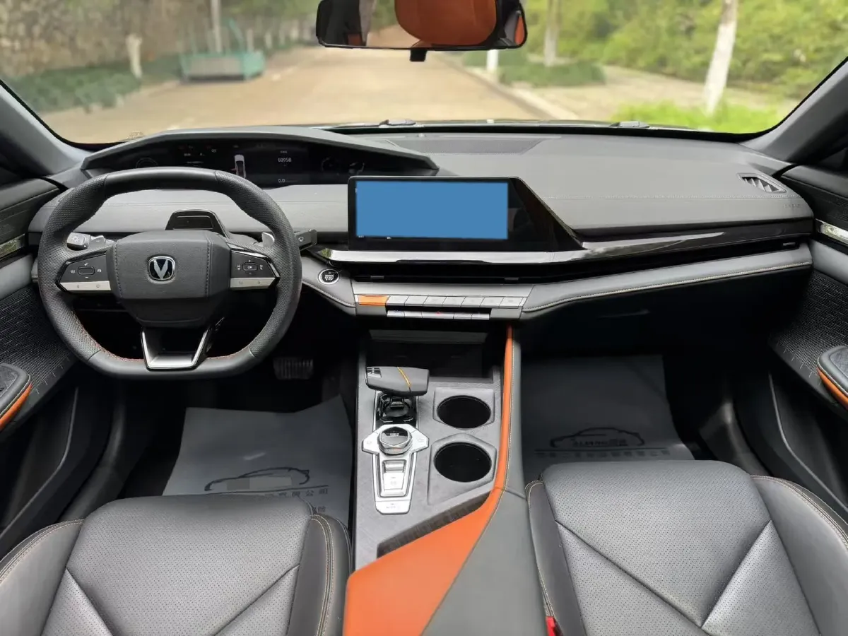 2022 ChangAn UNI-V 1.5T 188HP L4 7DCT,autocango,china used car exporter,china ev exporter,chinese used car exporter,chinese used ev exporter