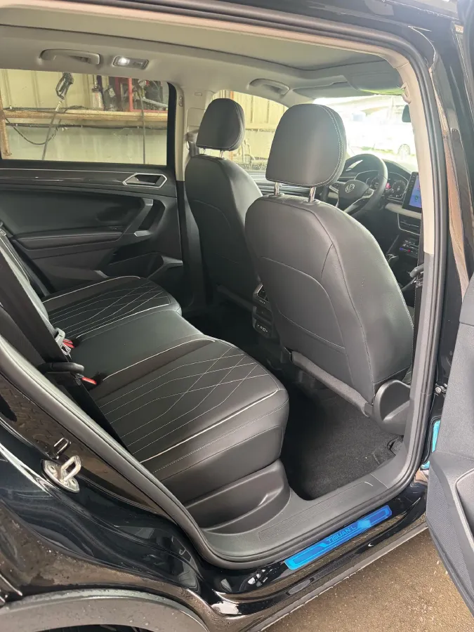 2025 Volkswagen Tiguan L 2.0T 186HP L4 7DCT,autocango,china used car exporter,china ev exporter,chinese used car exporter,chinese used ev exporter