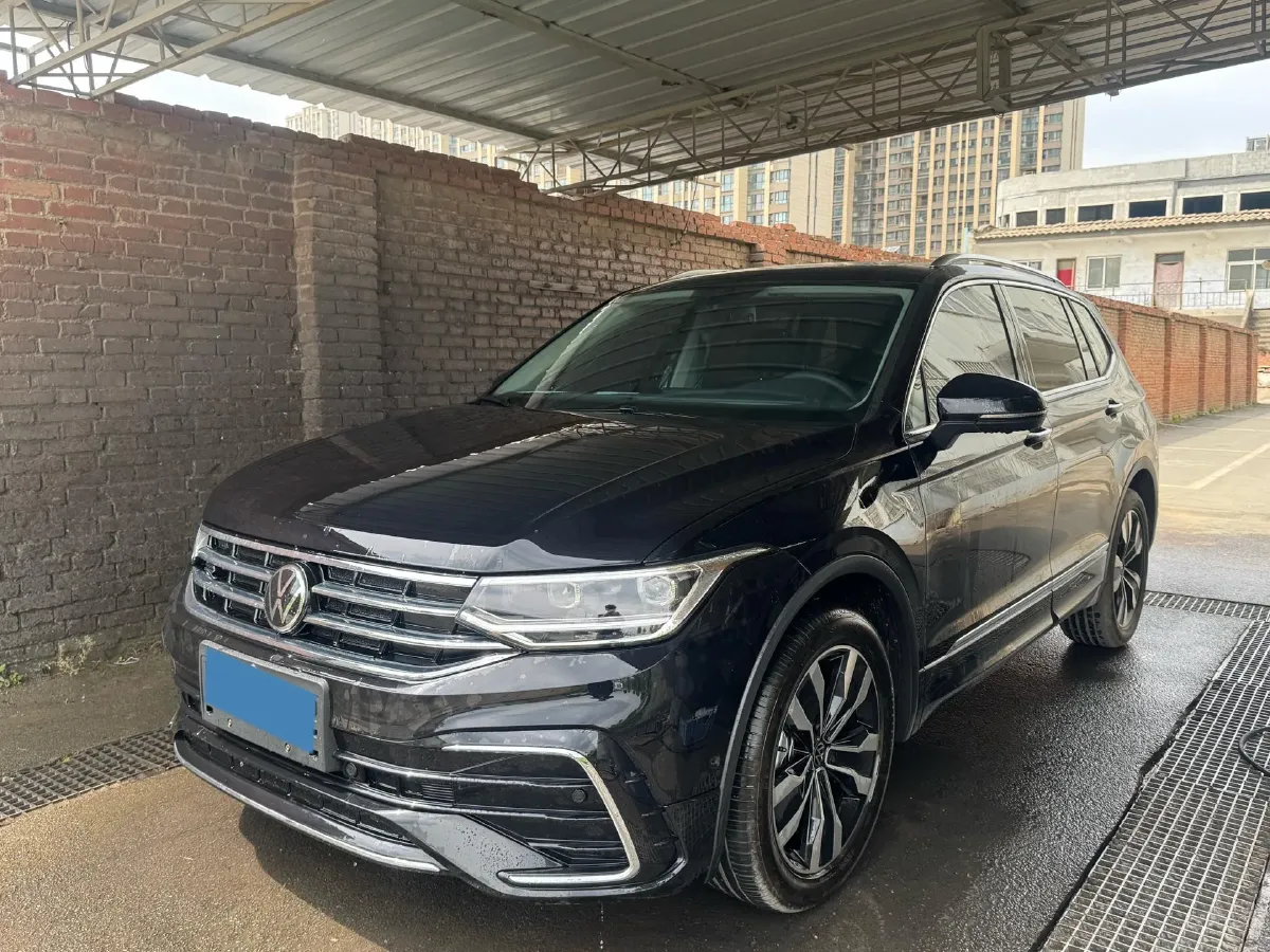 2025 Volkswagen Tiguan L 2.0T 186HP L4 7DCT,autocango,china used car exporter,china ev exporter,chinese used car exporter,chinese used ev exporter