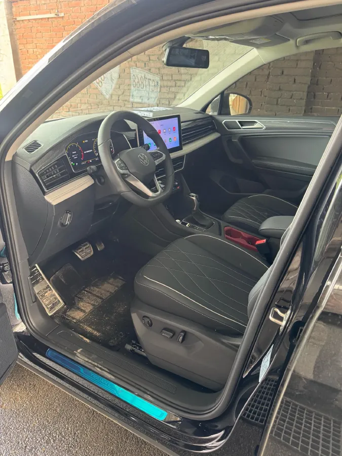 2025 Volkswagen Tiguan L 2.0T 186HP L4 7DCT,autocango,china used car exporter,china ev exporter,chinese used car exporter,chinese used ev exporter