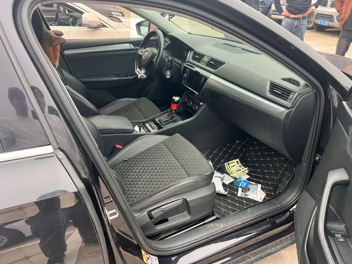 2018 Skoda Superb 1.8T 180HP L4 7DCT,autocango,china used car exporter,china ev exporter,chinese used car exporter,chinese used ev exporter