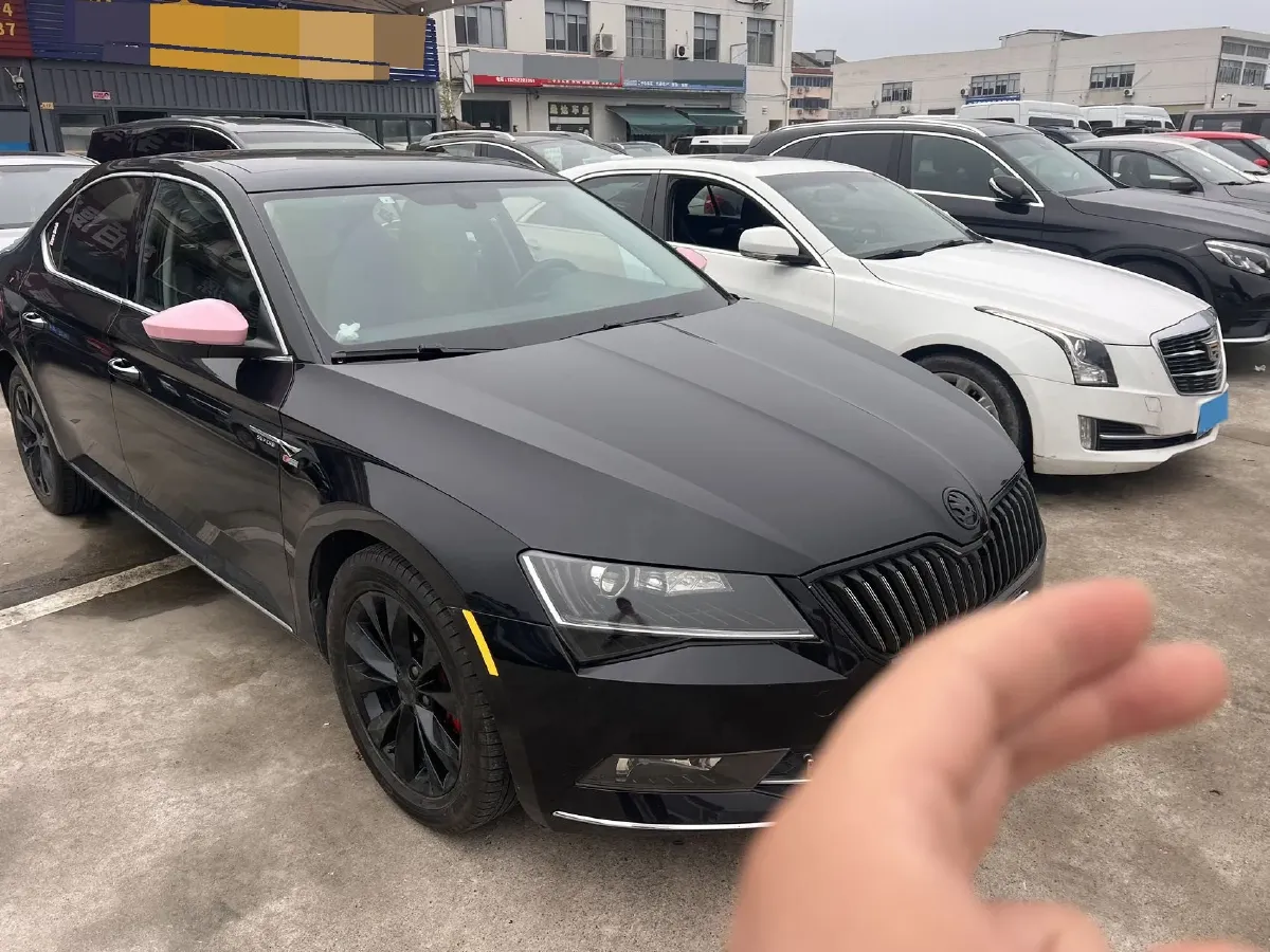 2018 Skoda Superb 1.8T 180HP L4 7DCT,autocango,china used car exporter,china ev exporter,chinese used car exporter,chinese used ev exporter