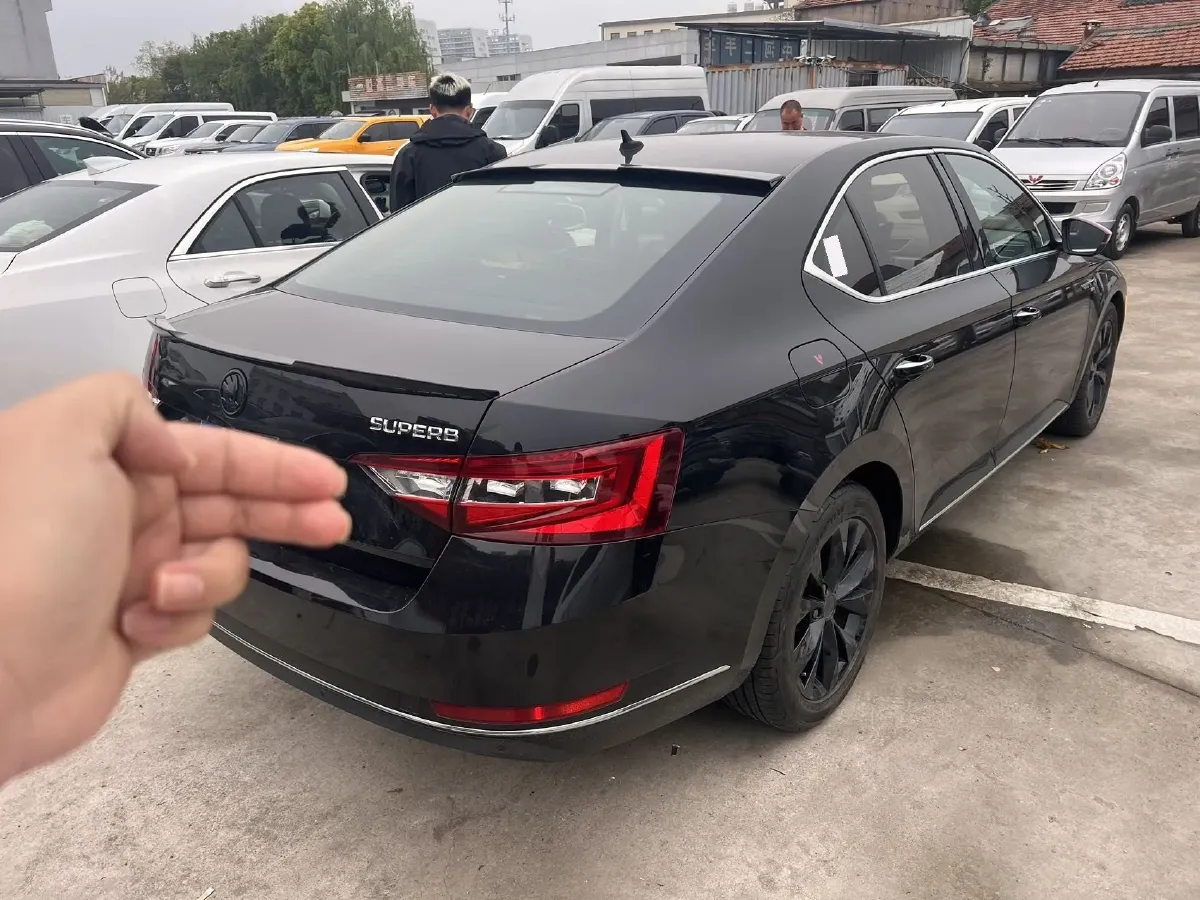 2018 Skoda Superb 1.8T 180HP L4 7DCT,autocango,china used car exporter,china ev exporter,chinese used car exporter,chinese used ev exporter