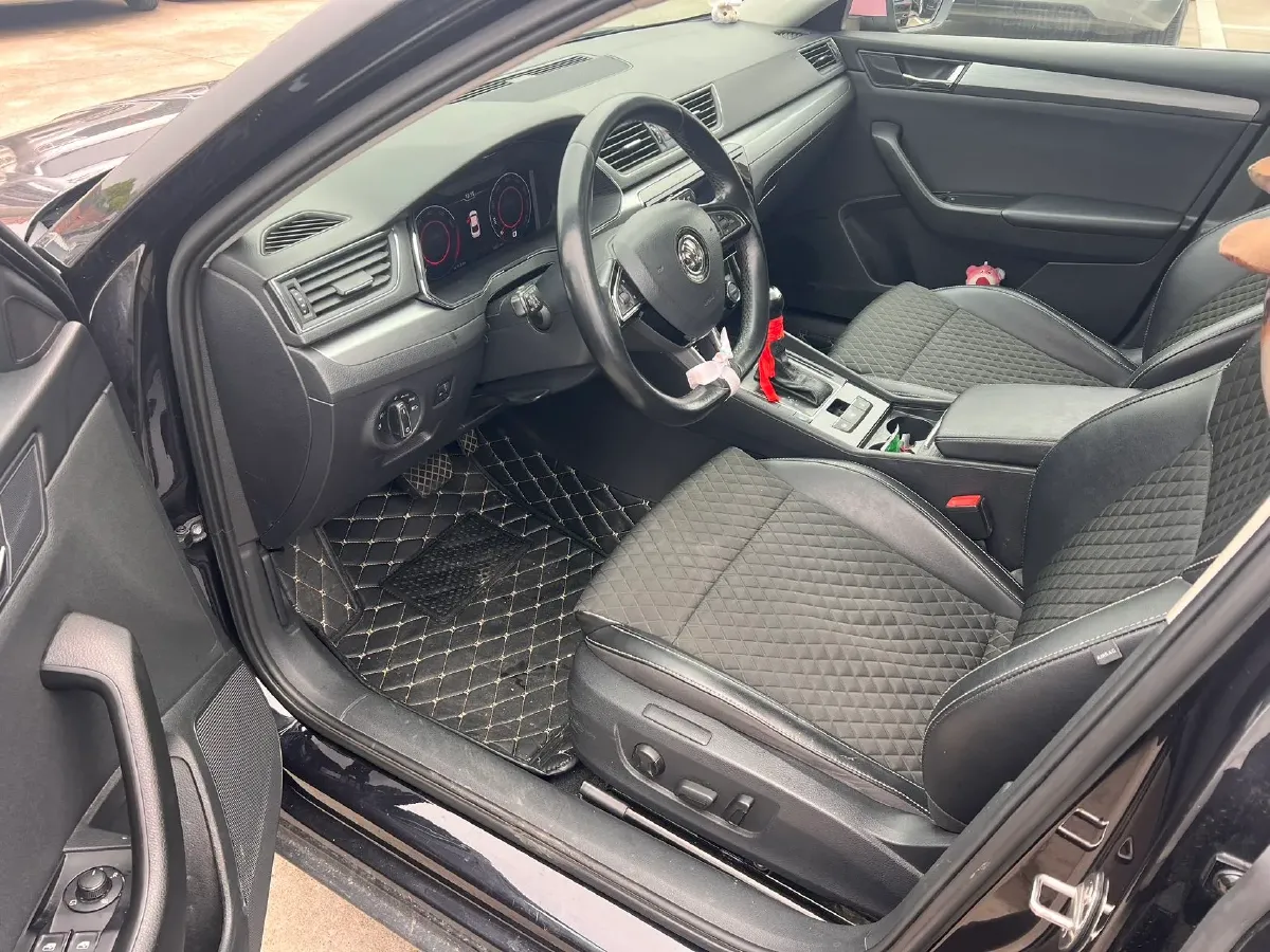 2018 Skoda Superb 1.8T 180HP L4 7DCT,autocango,china used car exporter,china ev exporter,chinese used car exporter,chinese used ev exporter