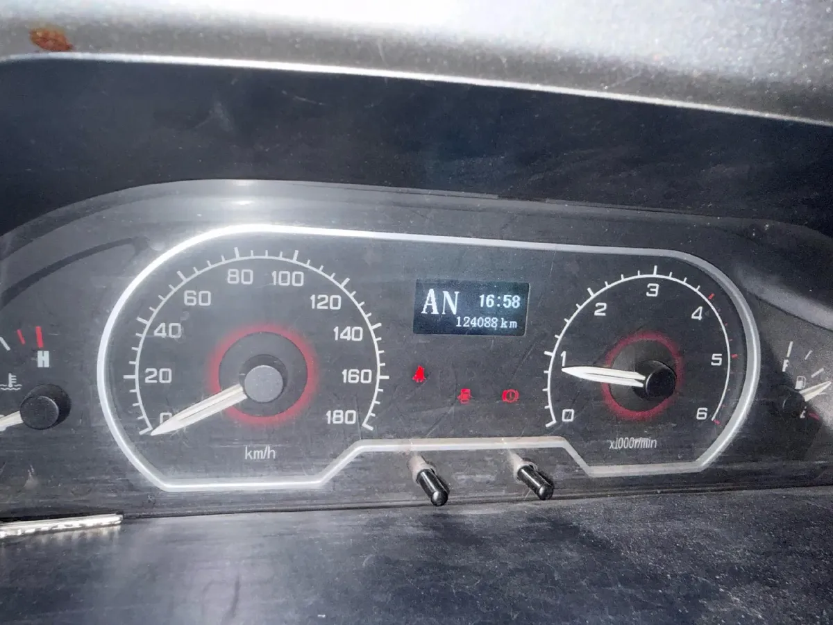 2018 MAXUS XinTu V80 2.5T 136HP L4 6MT,autocango,china used car exporter,china ev exporter,chinese used car exporter,chinese used ev exporter