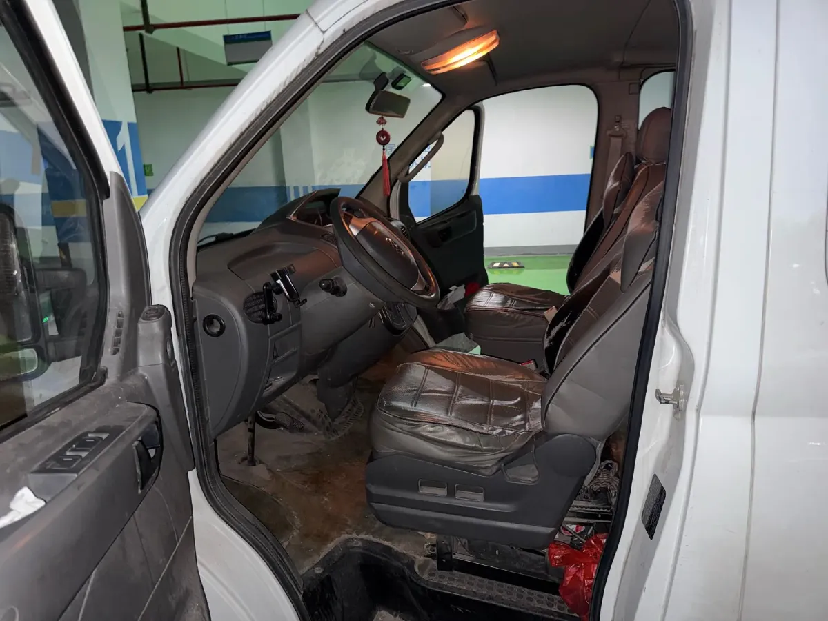 2018 MAXUS XinTu V80 2.5T 136HP L4 6MT,autocango,china used car exporter,china ev exporter,chinese used car exporter,chinese used ev exporter