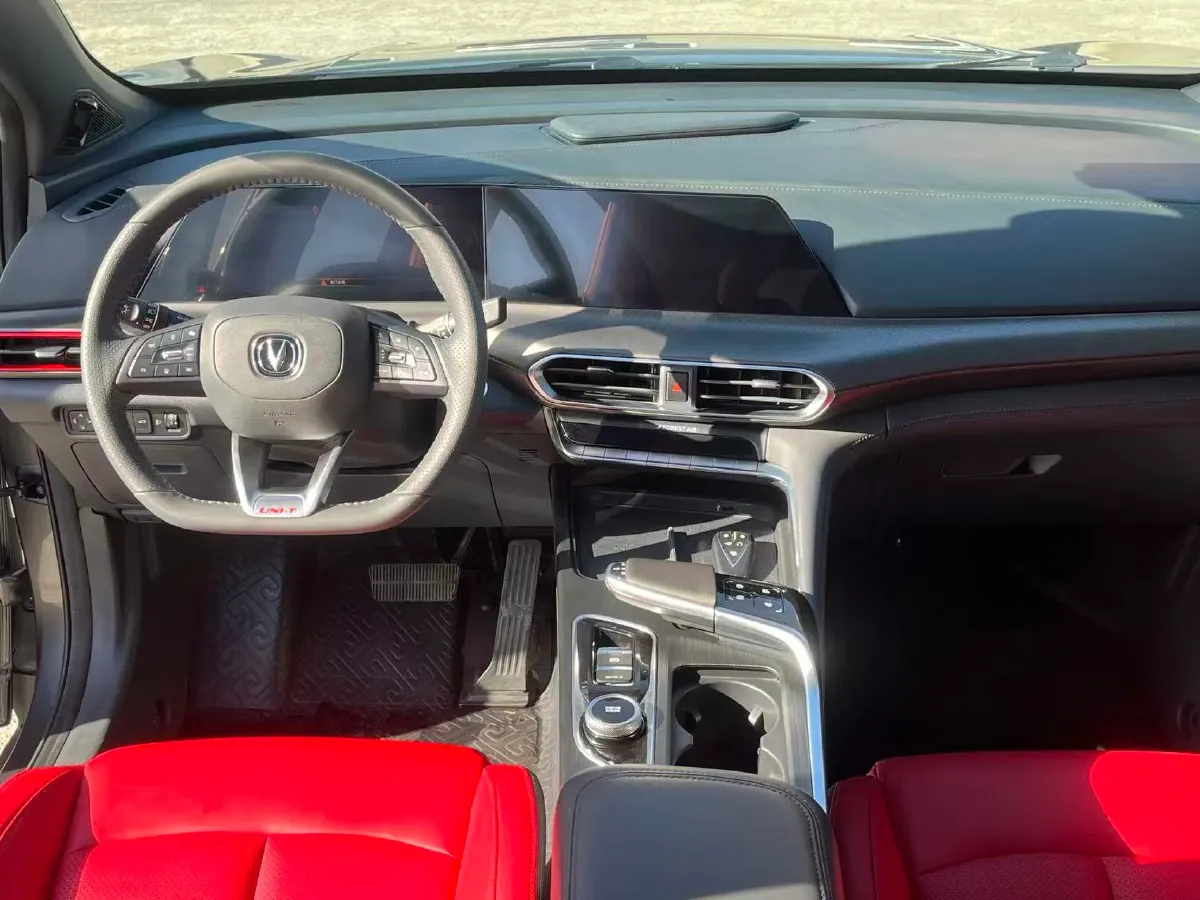 2020 ChangAn UNI-T 1.5T 180HP L4 7DCT,autocango,china used car exporter,china ev exporter,chinese used car exporter,chinese used ev exporter