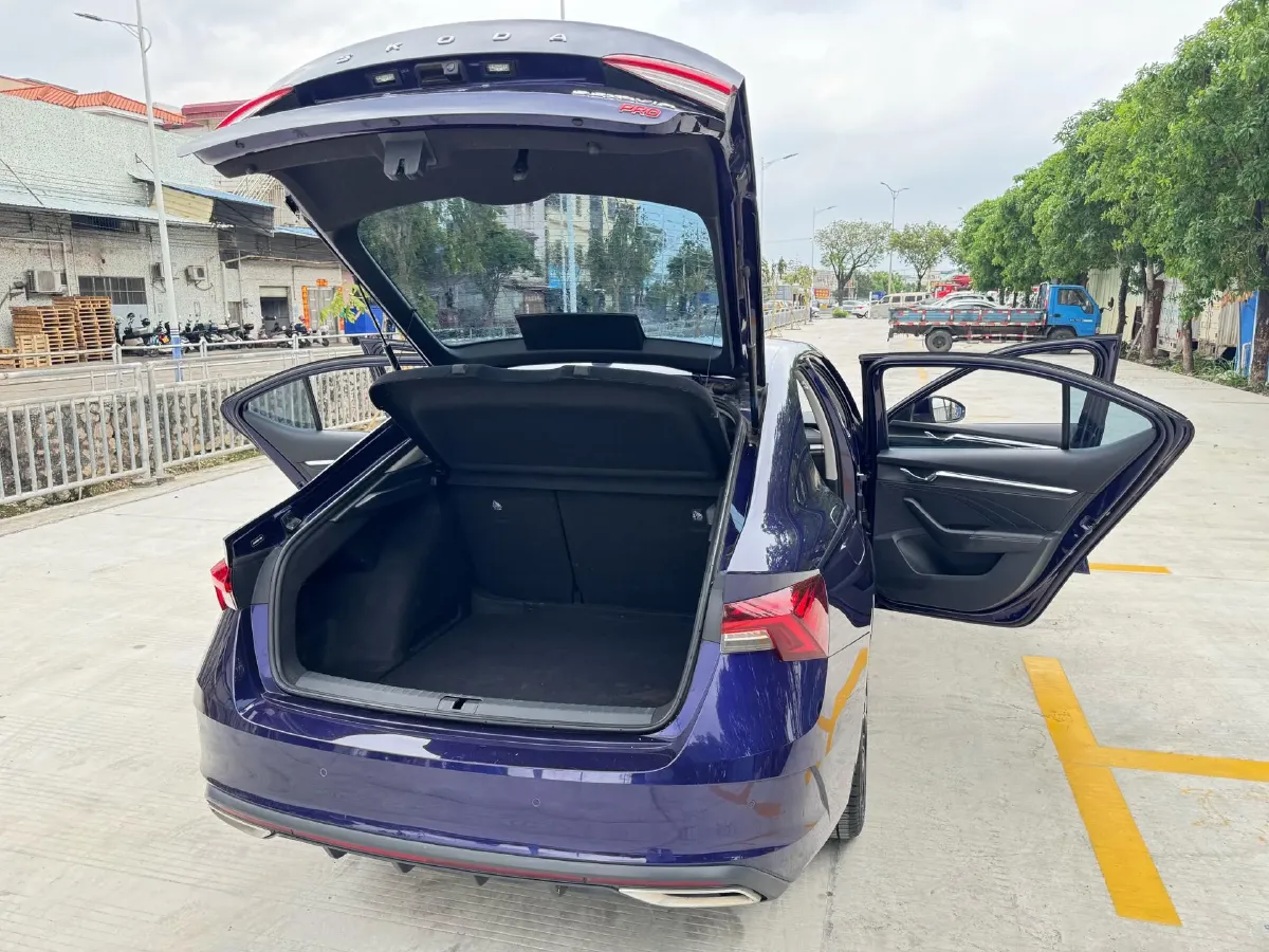 2021 Skoda Octavia 1.4T 150HP L4 7DCT,autocango,china used car exporter,china ev exporter,chinese used car exporter,chinese used ev exporter