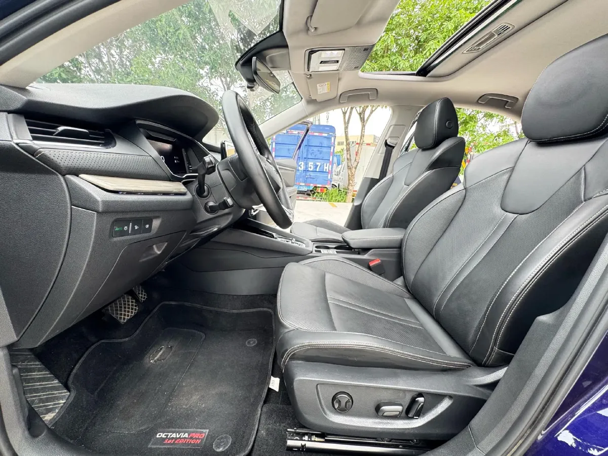 2021 Skoda Octavia 1.4T 150HP L4 7DCT,autocango,china used car exporter,china ev exporter,chinese used car exporter,chinese used ev exporter