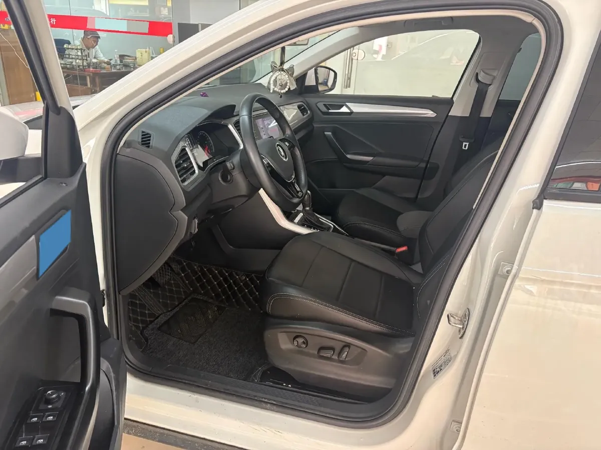 2021 Volkswagen T-Roc 1.4T 150HP L4 7DCT,autocango,china used car exporter,china ev exporter,chinese used car exporter,chinese used ev exporter