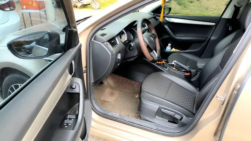 2019 Skoda Octavia 1.5L 116HP L4 6AT,autocango,china used car exporter,china ev exporter,chinese used car exporter,chinese used ev exporter