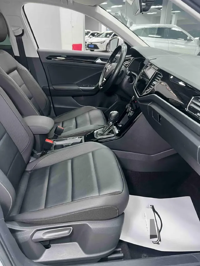 2021 Volkswagen T-Roc 1.4T 150HP L4 7DCT,autocango,china used car exporter,china ev exporter,chinese used car exporter,chinese used ev exporter