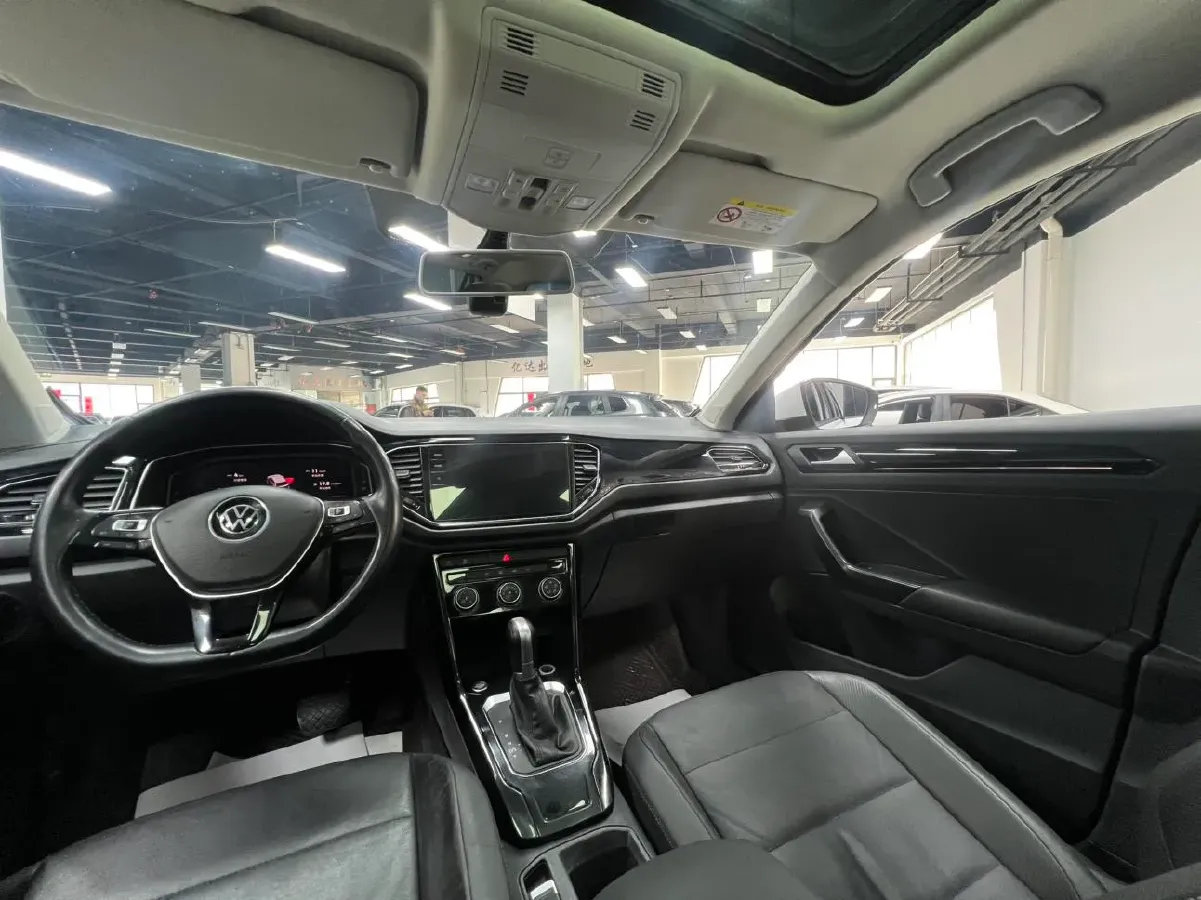 2021 Volkswagen T-Roc 1.4T 150HP L4 7DCT,autocango,china used car exporter,china ev exporter,chinese used car exporter,chinese used ev exporter