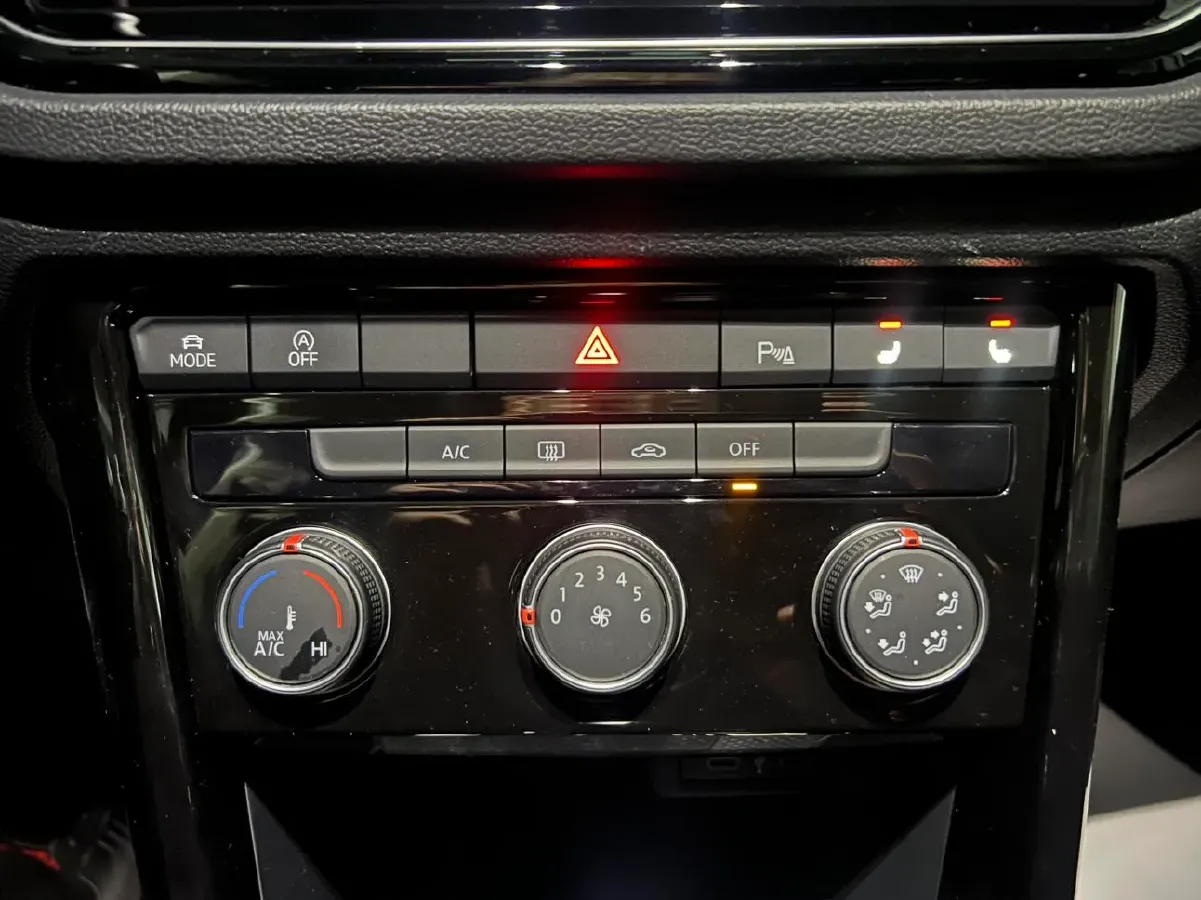 2021 Volkswagen T-Roc 1.4T 150HP L4 7DCT,autocango,china used car exporter,china ev exporter,chinese used car exporter,chinese used ev exporter