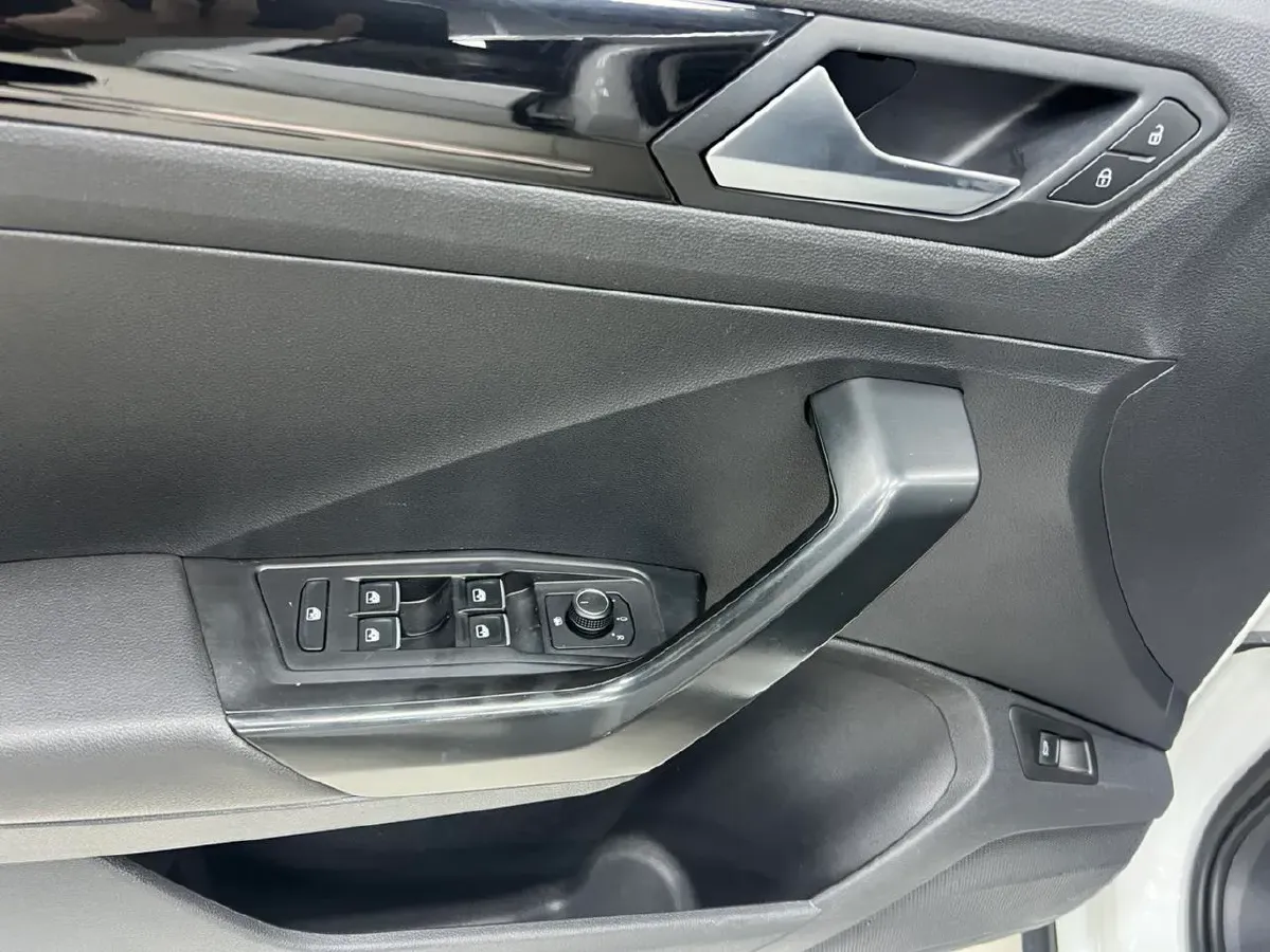 2021 Volkswagen T-Roc 1.4T 150HP L4 7DCT,autocango,china used car exporter,china ev exporter,chinese used car exporter,chinese used ev exporter