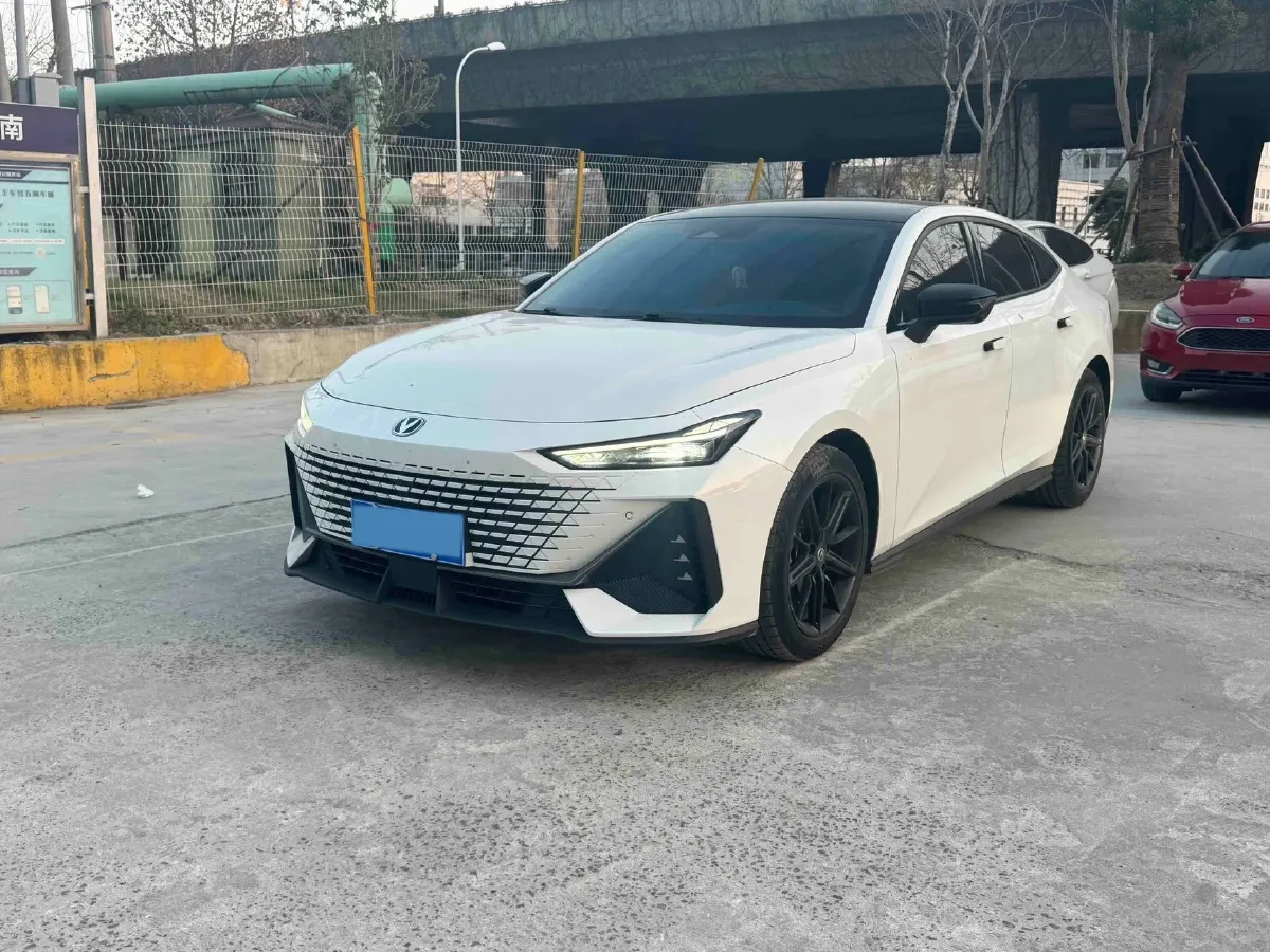 2022 ChangAn UNI-V 1.5T 188HP L4 7DCT,autocango,china used car exporter,china ev exporter,chinese used car exporter,chinese used ev exporter