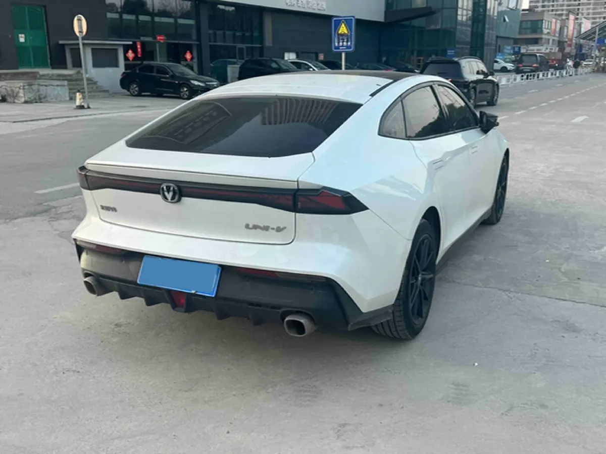 2022 ChangAn UNI-V 1.5T 188HP L4 7DCT,autocango,china used car exporter,china ev exporter,chinese used car exporter,chinese used ev exporter
