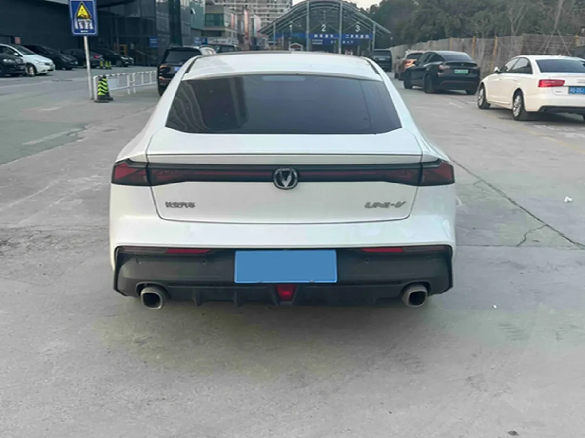 2022 ChangAn UNI-V 1.5T 188HP L4 7DCT,autocango,china used car exporter,china ev exporter,chinese used car exporter,chinese used ev exporter