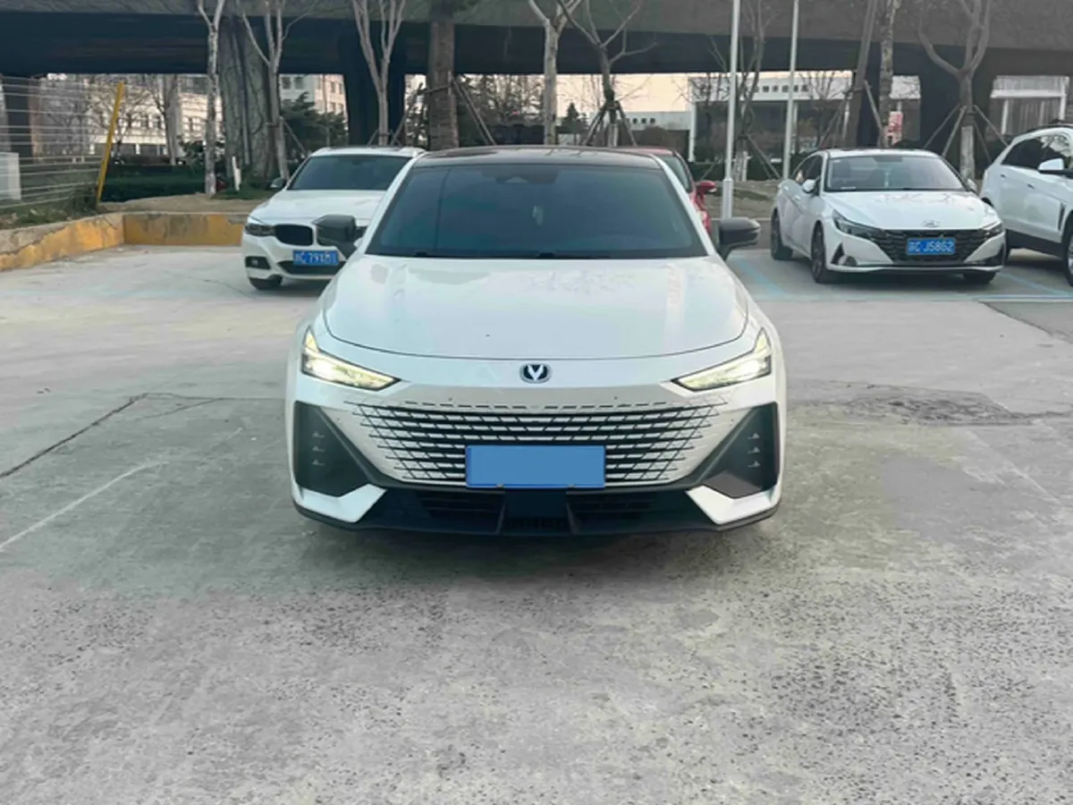 2022 ChangAn UNI-V 1.5T 188HP L4 7DCT,autocango,china used car exporter,china ev exporter,chinese used car exporter,chinese used ev exporter
