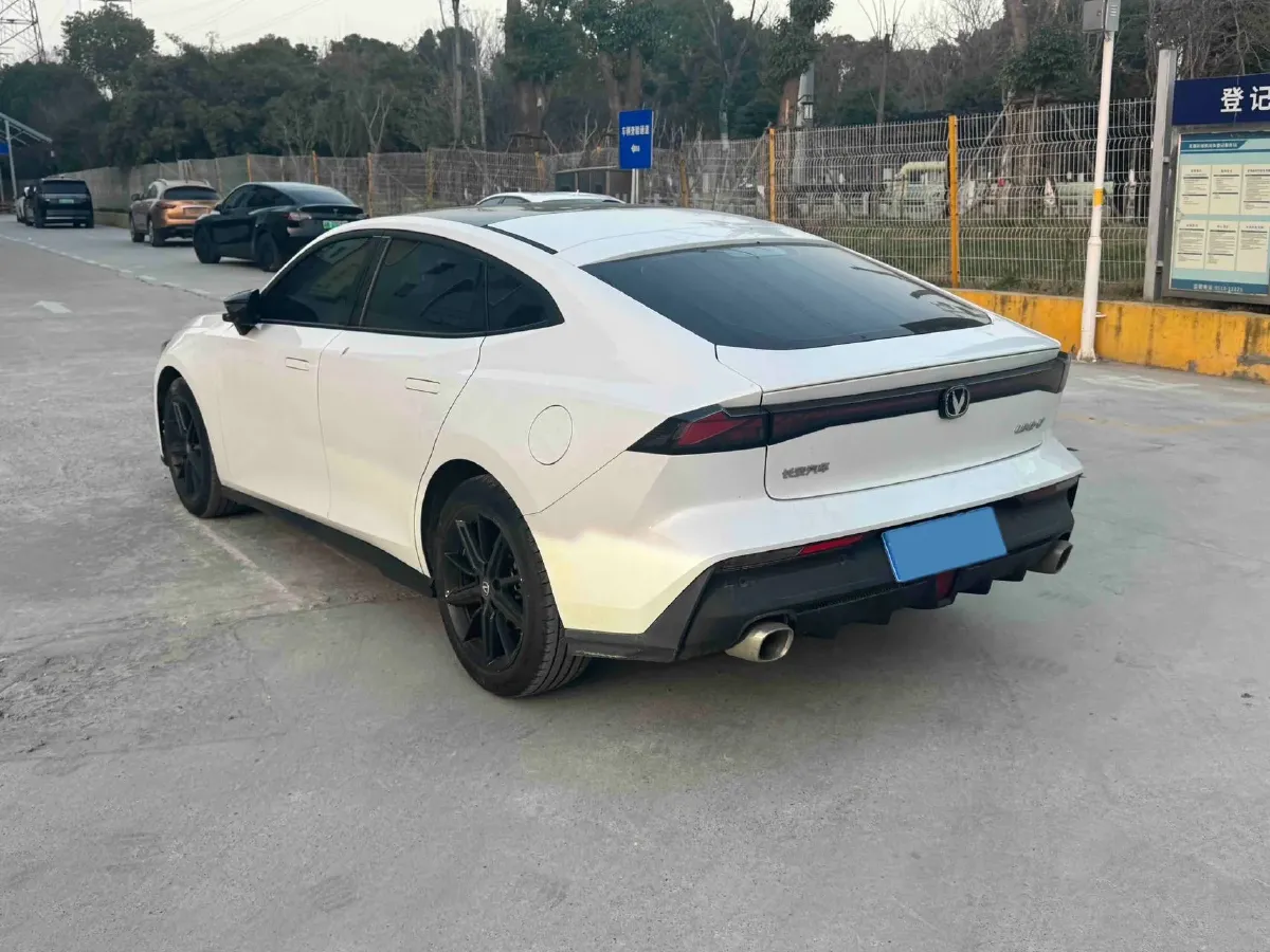 2022 ChangAn UNI-V 1.5T 188HP L4 7DCT,autocango,china used car exporter,china ev exporter,chinese used car exporter,chinese used ev exporter