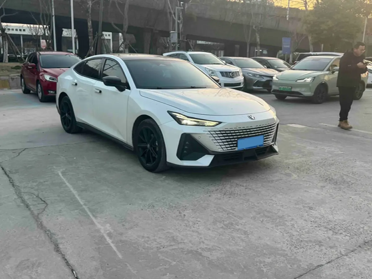 2022 ChangAn UNI-V 1.5T 188HP L4 7DCT,autocango,china used car exporter,china ev exporter,chinese used car exporter,chinese used ev exporter