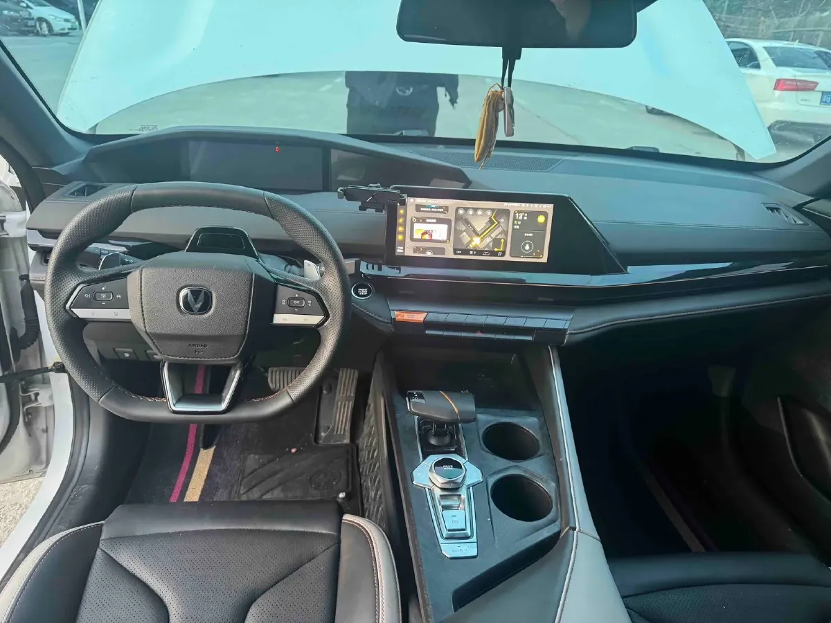 2022 ChangAn UNI-V 1.5T 188HP L4 7DCT,autocango,china used car exporter,china ev exporter,chinese used car exporter,chinese used ev exporter