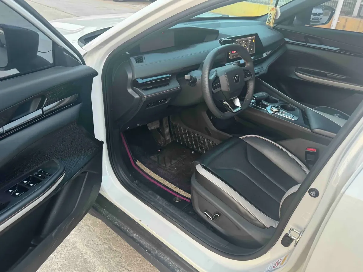 2022 ChangAn UNI-V 1.5T 188HP L4 7DCT,autocango,china used car exporter,china ev exporter,chinese used car exporter,chinese used ev exporter