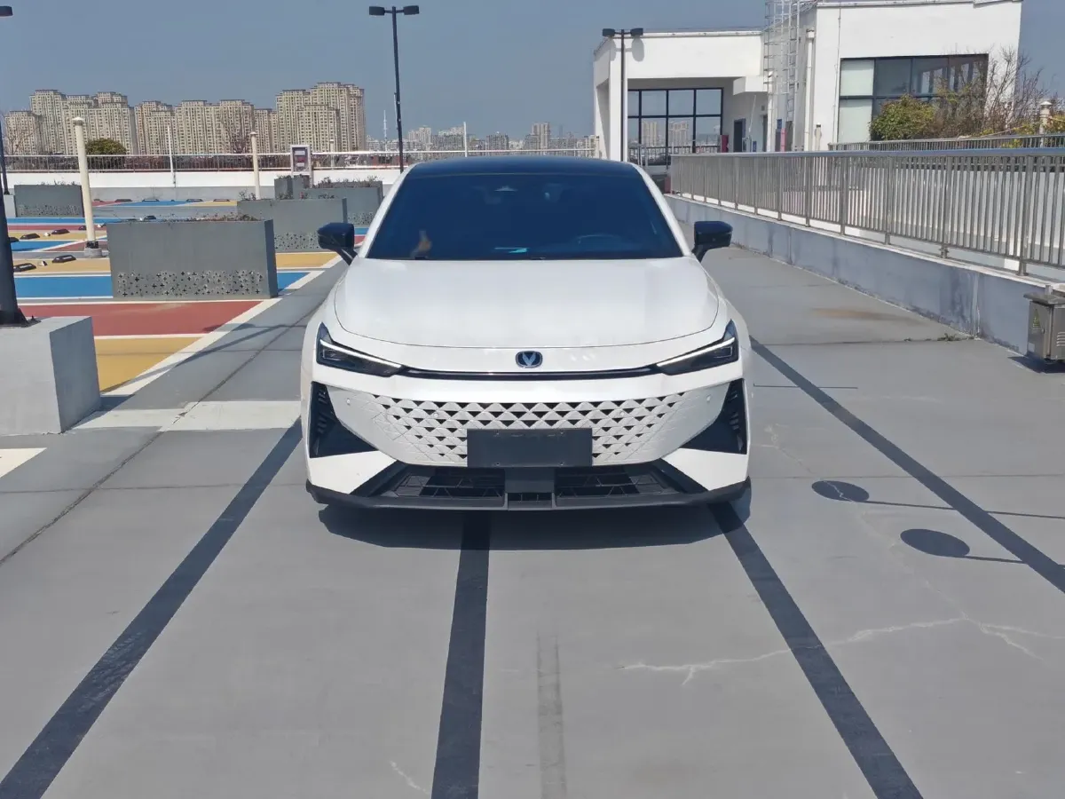 2023 ChangAn UNI-V 1.5T 188HP L4 7DCT,autocango,china used car exporter,china ev exporter,chinese used car exporter,chinese used ev exporter