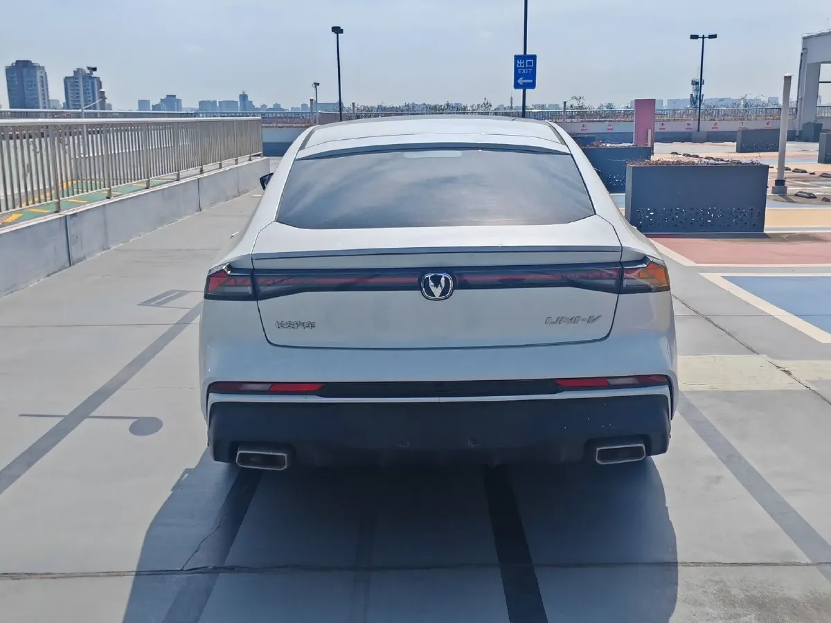 2023 ChangAn UNI-V 1.5T 188HP L4 7DCT,autocango,china used car exporter,china ev exporter,chinese used car exporter,chinese used ev exporter