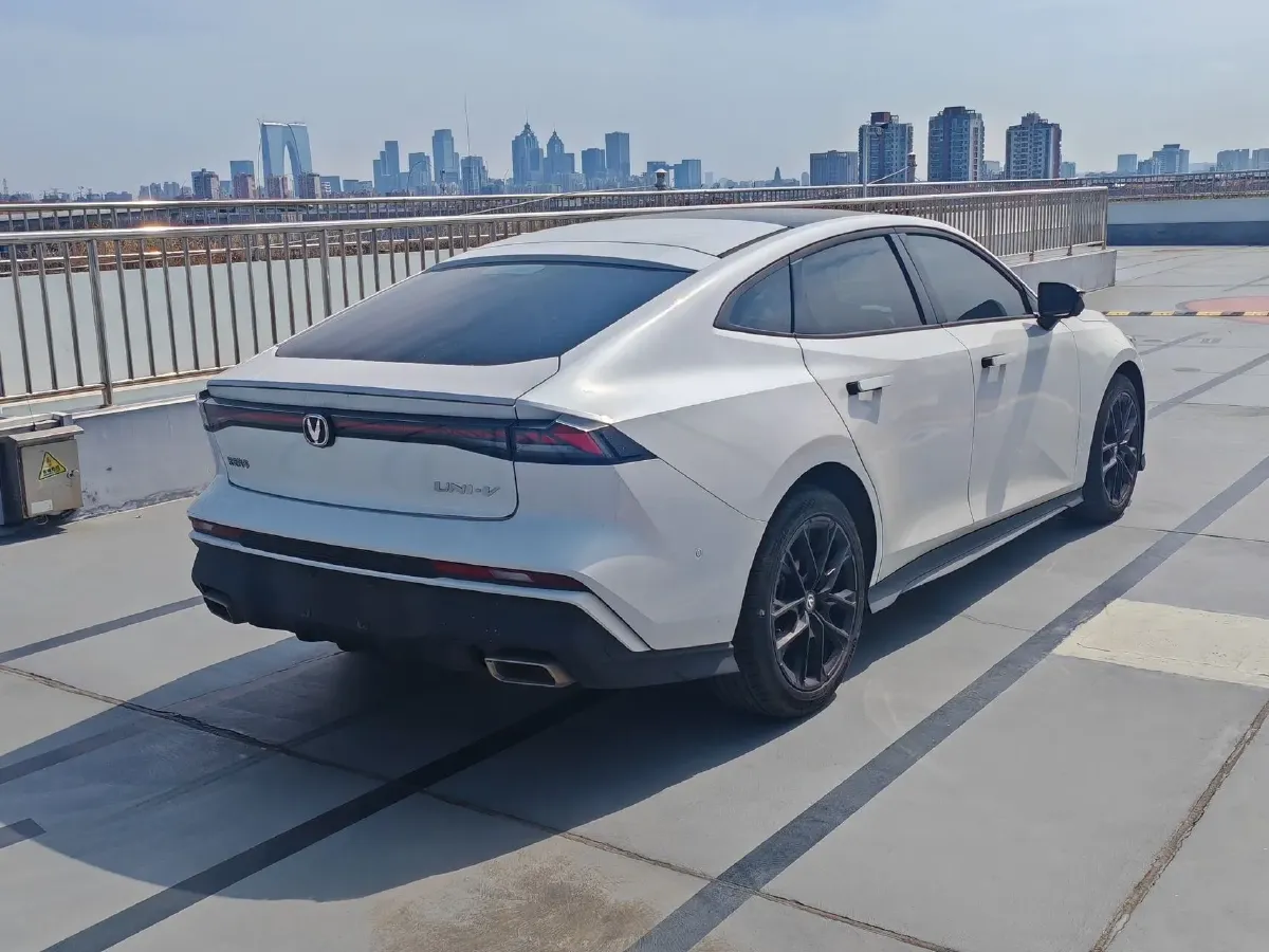 2023 ChangAn UNI-V 1.5T 188HP L4 7DCT,autocango,china used car exporter,china ev exporter,chinese used car exporter,chinese used ev exporter