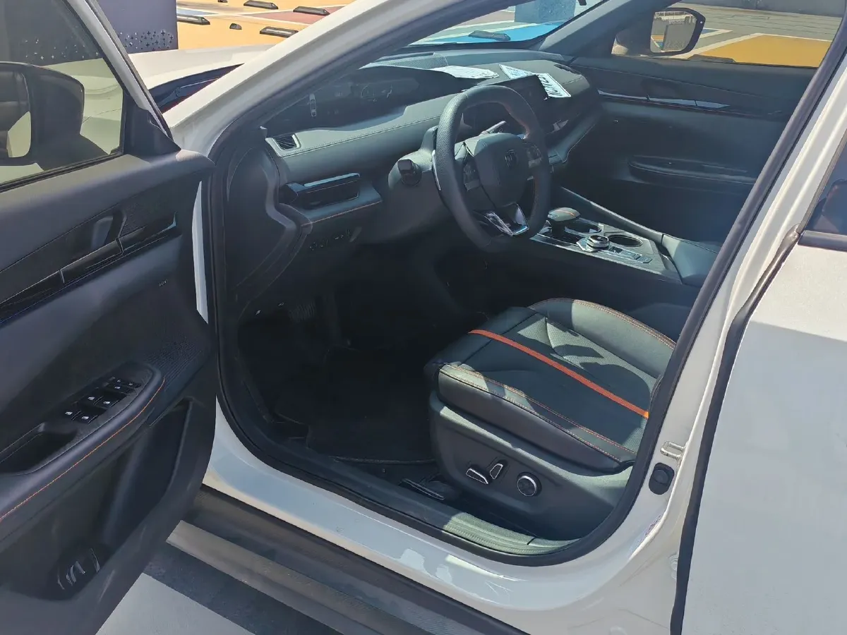 2023 ChangAn UNI-V 1.5T 188HP L4 7DCT,autocango,china used car exporter,china ev exporter,chinese used car exporter,chinese used ev exporter