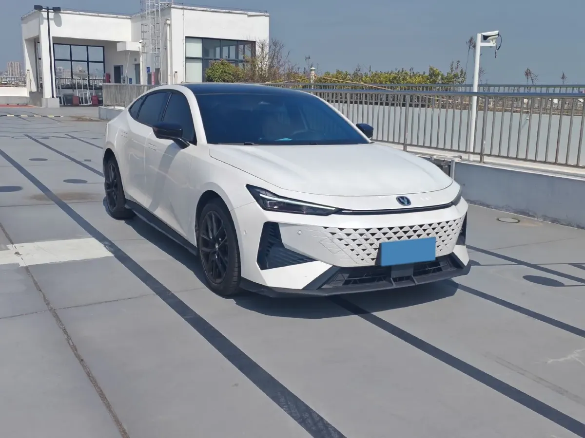 2023 ChangAn UNI-V 1.5T 188HP L4 7DCT,autocango,china used car exporter,china ev exporter,chinese used car exporter,chinese used ev exporter