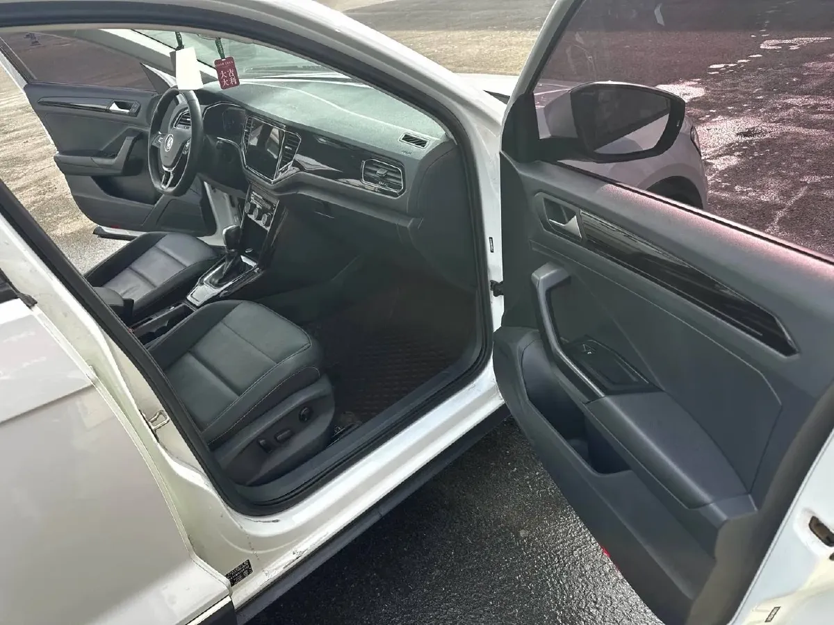 2021 Volkswagen T-Roc 1.4T 150HP L4 7DCT,autocango,china used car exporter,china ev exporter,chinese used car exporter,chinese used ev exporter