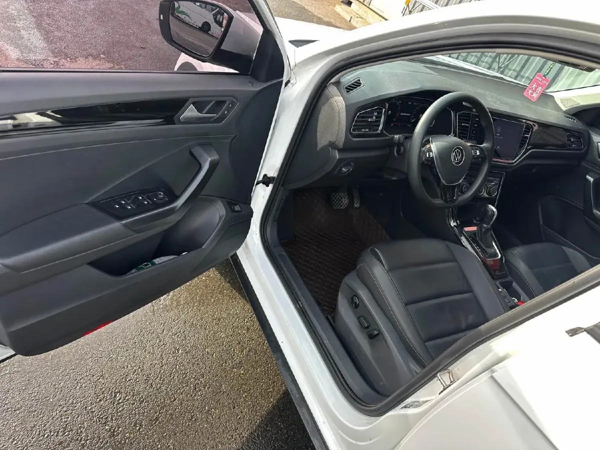 2021 Volkswagen T-Roc 1.4T 150HP L4 7DCT,autocango,china used car exporter,china ev exporter,chinese used car exporter,chinese used ev exporter