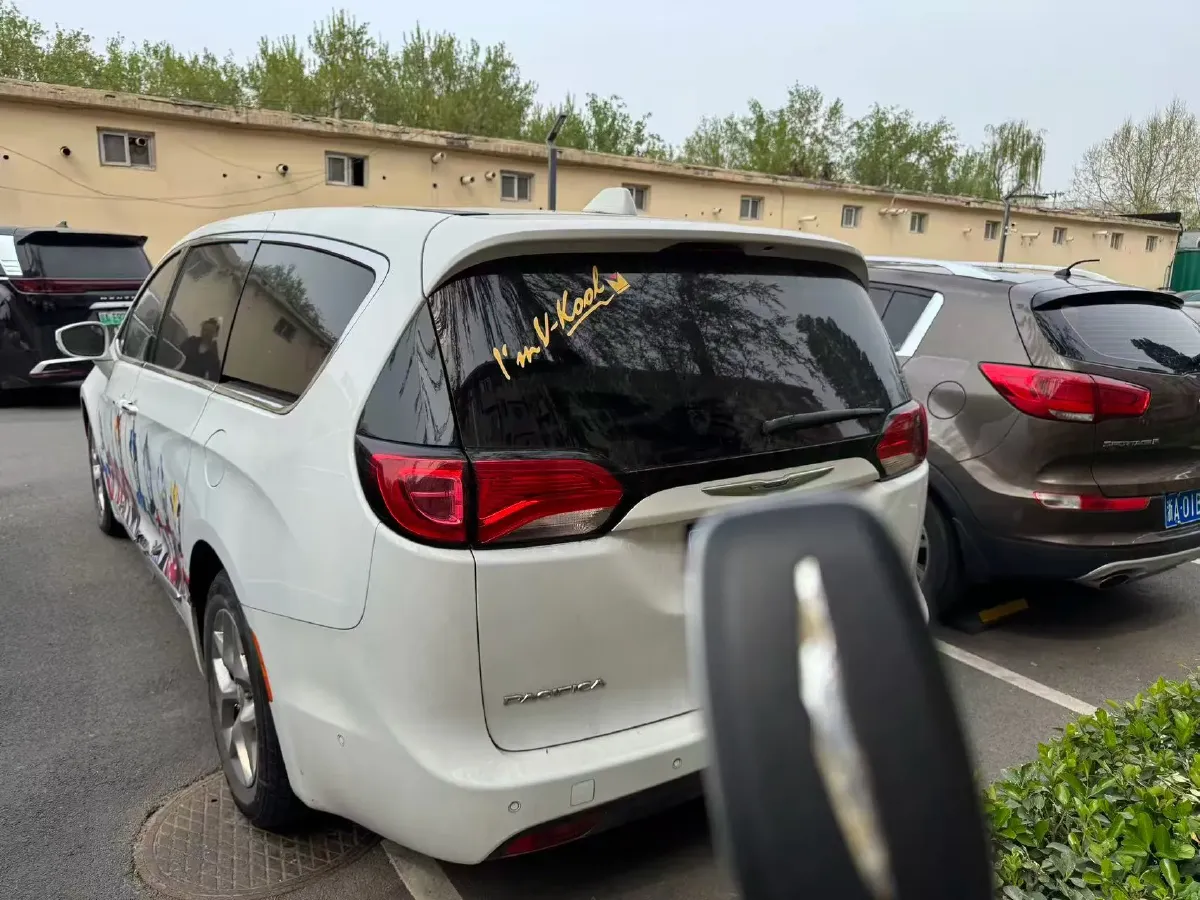 2017 Chrysler Pacifica 3.6L 279HP V6 9AT,autocango,china used car exporter,china ev exporter,chinese used car exporter,chinese used ev exporter