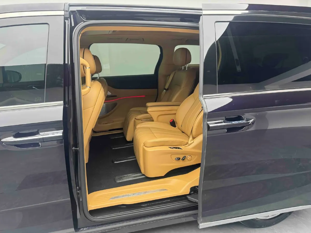 2024 Voyah Dream 1.5T 150HP L4 PHEV 43KWH,autocango,china used car exporter,china ev exporter,chinese used car exporter,chinese used ev exporter