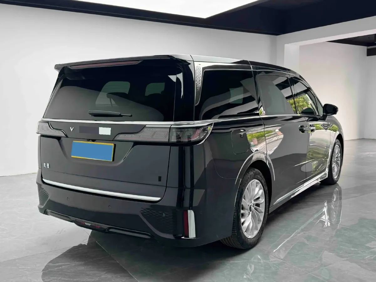 2024 Voyah Dream 1.5T 150HP L4 PHEV 43KWH,autocango,china used car exporter,china ev exporter,chinese used car exporter,chinese used ev exporter