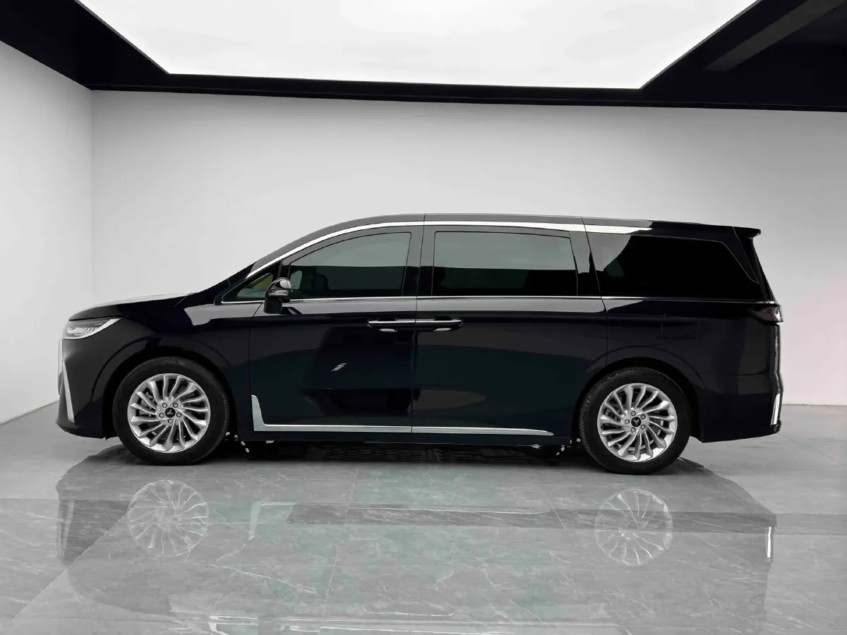 2024 Voyah Dream 1.5T 150HP L4 PHEV 43KWH,autocango,china used car exporter,china ev exporter,chinese used car exporter,chinese used ev exporter